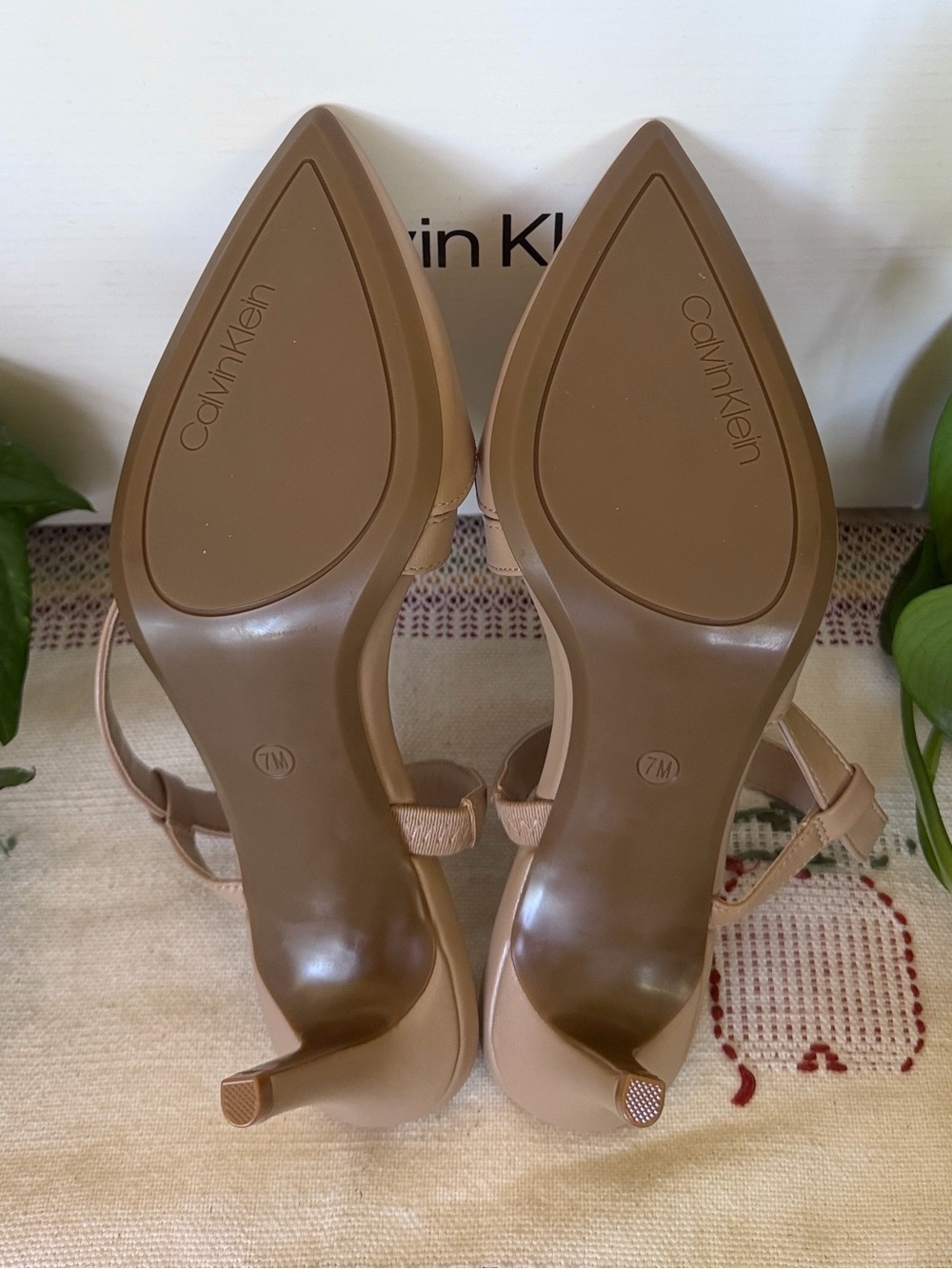 NEW Calvin Klein Nude Faux Leather Slingback Strap Pointy-Toe Pump Heels Size 7M - Picture 7 of 9